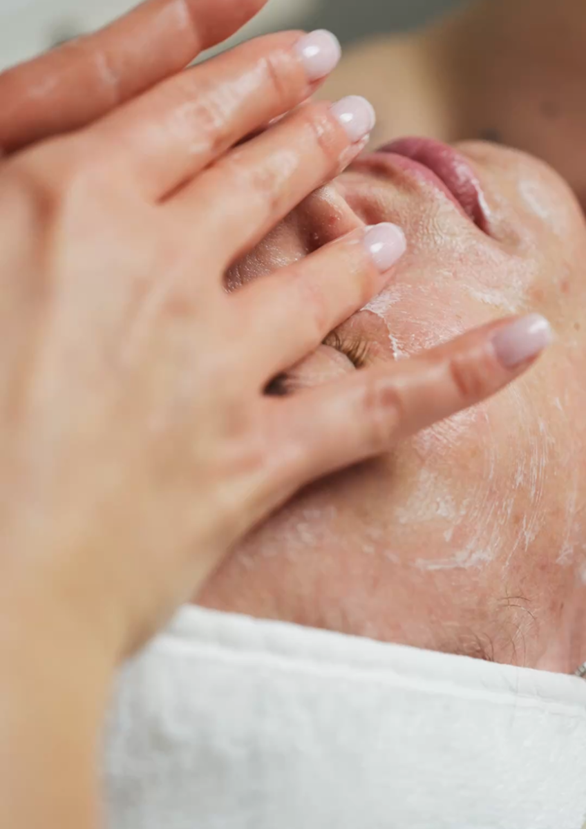 How does Dermaplaning Facial Work?